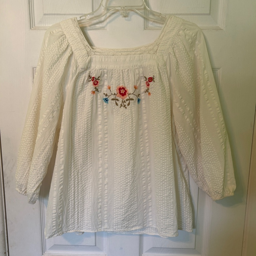 LC Lauren Conrad embroidered top blouse M